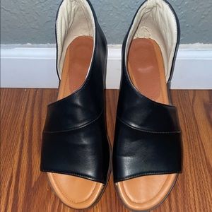Womens dress sandals size 39 or size 9. New condition worn once